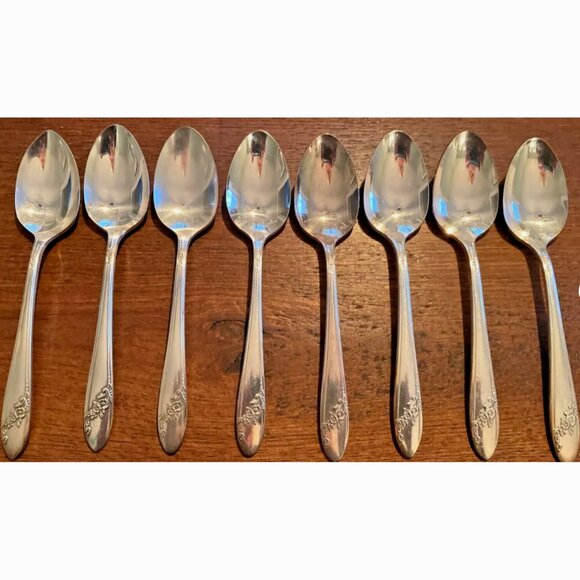Set of 8 Vintage QUEEN BESS II 1946 Oneida Silverplate 6" Teaspoons - Picture 1 of 7